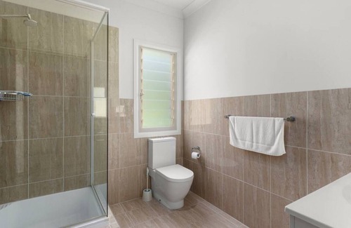 Sherwood House | Spotted Gum Cottage - Bush and Beach Experience