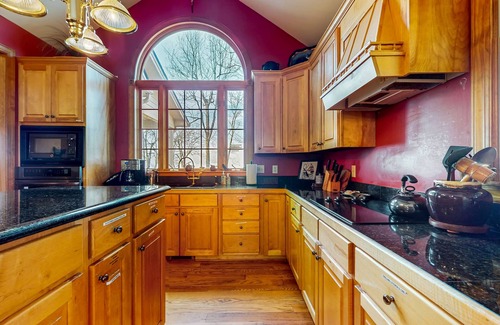 Rosman House | Sprawling family retreat with hot tub, fireplace and mountain views
