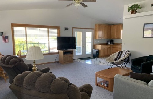 Sunland Estates House | Spread out and relax in comfort in beautiful Sunland Estates