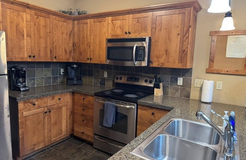 Kellogg Condo | ❄️🚵 Spread out in a Deluxe Suite🏄‍♂️🥾 en suite listed