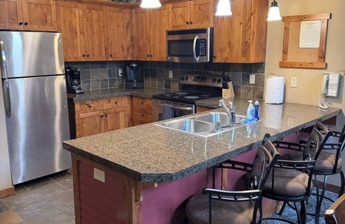 Kellogg Condo | ❄️🚵 Spread out in a Deluxe Suite🏄‍♂️🥾 en suite listed