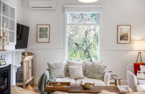 Crafers House | SPRIGG COTTAGE Adelaide Hills Luxury Retreat