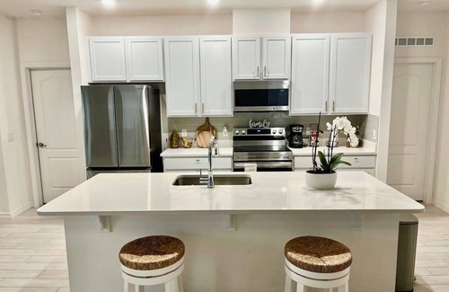 Newberry House | SPRING HAVEN RETREAT! A BEUTIFULL ANDSPOTLESS!