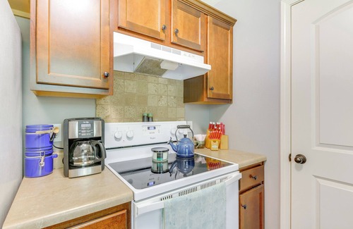 Brookline Station House | Springfield Area Home ~ 12 Mi to Downtown!