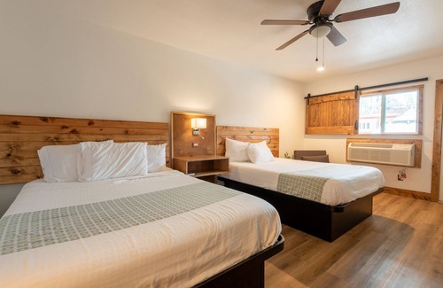 Hot Springs Cabin | Springs Lodge & Cafe