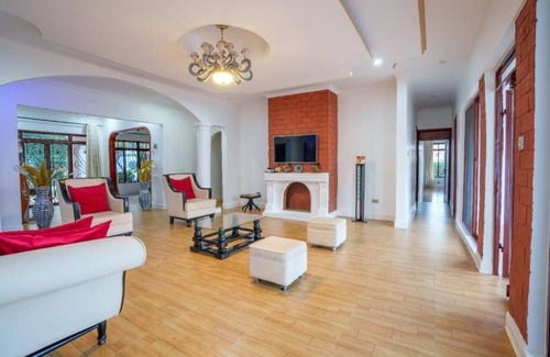 Moshi House | Sprunger Avenue-Tulia Homes