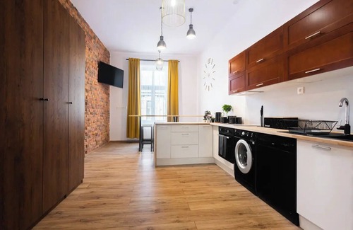 Stradom Apartment | SquadGoals House - Fragola Apartments