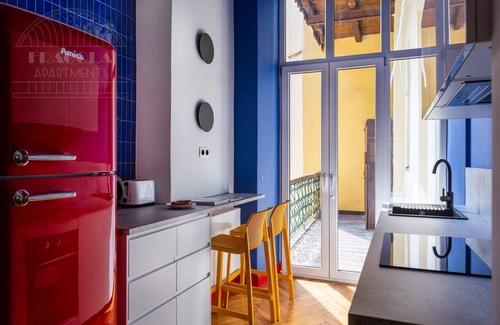 Stradom Apartment | SquadGoals House - Fragola Apartments