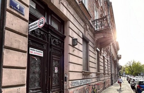 Stradom Apartment | SquadGoals House - Fragola Apartments