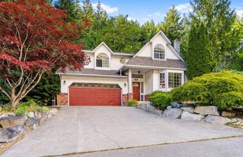 Squamish House | Squamish Outdoor Retreat with great location, views and outdoor space.