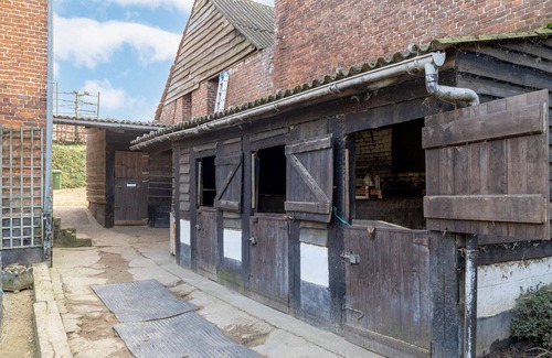 Velm House | Square Farm in the Beautiful Blossom Region
