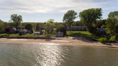Jacksonport Resort | Square Rigger Lodge