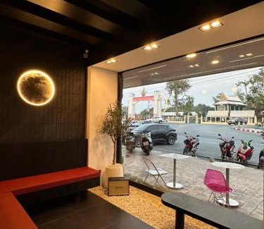 Lop Buri Hotel | Sriintra Hotel
