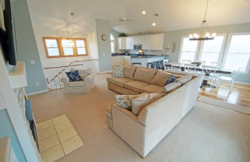 Southern Shores House | SS272- 5 Bedrooms Private Pool & Hot Tub Community Tennis and Sun Decks!