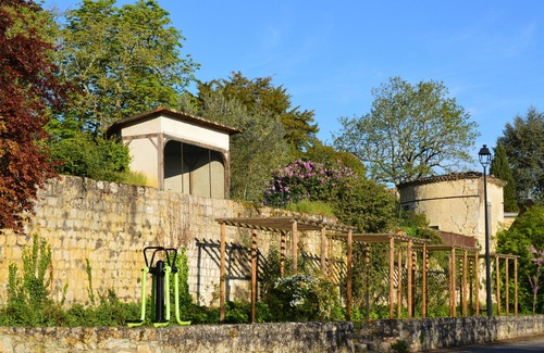 Saint-Clar House | St Clar house with garden and terrace sleeps 9