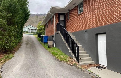 St. Elmo Improvement League House | St. Elmo Haven- Less than 4 miles to Rock City