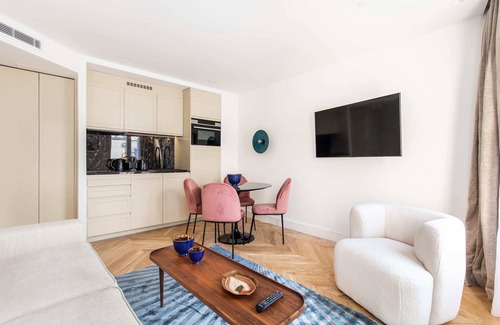 Pigalle Apartment | St Georges - One Bedroom in Paris South Pigalle