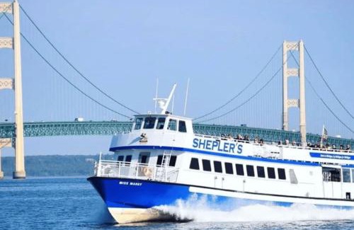 St Ignace House | St Ignace Escape - Close to Ferry