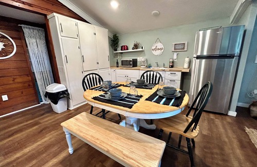 Satsuma Cabin | St. Johns River Cabin (Pet Friendly)