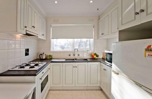 Elwood Apartment | St Kilda Elwood 2BR Aptmnt Parking near Beach