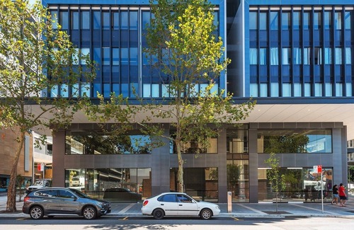 St. Leonards Apartment | St Leonards- ALBN2 Albany Street - Relaxed Crows Nest Apartment with Winter Garden, Rooftop Cafes Nearb