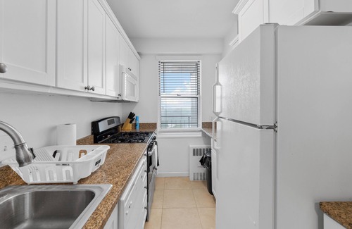 Demun House | St. Louis Gem: Cozy 1BR with Balcony & Top Amenities!