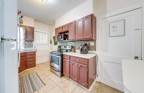 Beverly Hills Apartment | St Louis Vacation Rental ~ 10 Mi to Downtown!