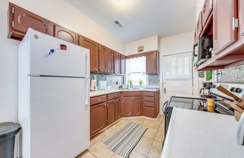Beverly Hills Apartment | St Louis Vacation Rental ~ 10 Mi to Downtown!