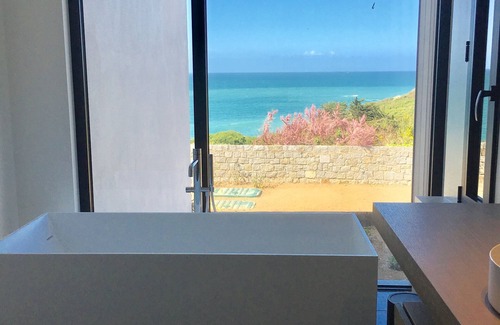 Cancale House | St-Malo/Cancale, new house with pisc. heated, Hammam & Jacuzzi, 100% sea view