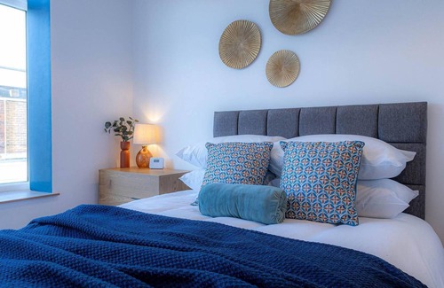 Eccles Apartment | St Mary's Church OneBedroom Apartment by Sojo Stay