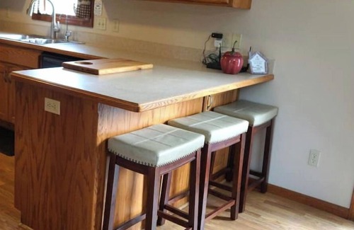 Pottawatomie County House | St. Marys Peaceful 3 bed, 2 bath with hot tub -Family Friendly