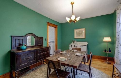 Union Park House | St. Paul Farmhouse near downtown and Allianz Field