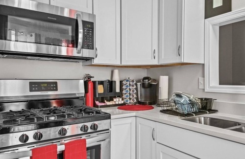 Midway Apartment | St Paul Fry Street Den #1