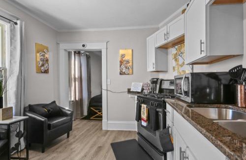 Midway Apartment | St. Paul Fry Street Den West Suite #2