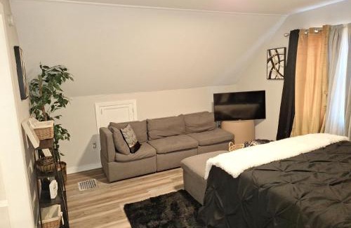 Midway Apartment | St Paul Fry Street Den Tower Suite #3