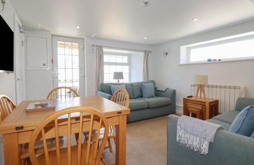 Treator Apartment | St Saviours