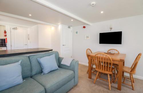 Treator Apartment | St Saviours