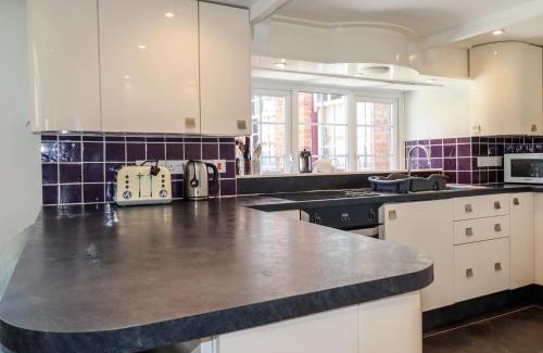 Treator Apartment | St Saviours