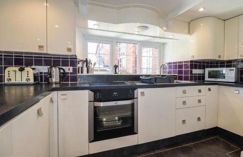 Treator Apartment | St Saviours