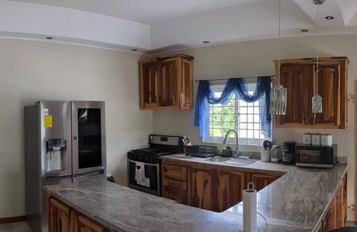 Prospect House | St. Thomas Oasis is a charming 3-bedroom house with WiFi and AC in St. Thomas.