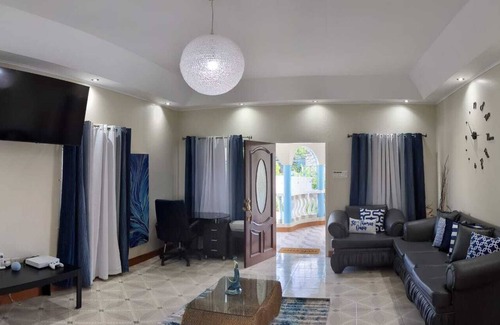 Prospect House | St. Thomas Oasis is a charming 3-bedroom house with WiFi and AC in St. Thomas.