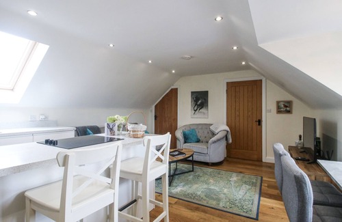Bishops Castle Cottage | STABLE COTTAGE, pet friendly, character holiday cottage in Wentnor