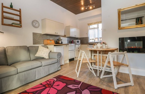Fiddington Cottage | STABLE COTTAGE, pet friendly, country holiday cottage in Triscombe