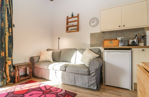 Fiddington Cottage | STABLE COTTAGE, pet friendly, country holiday cottage in Triscombe
