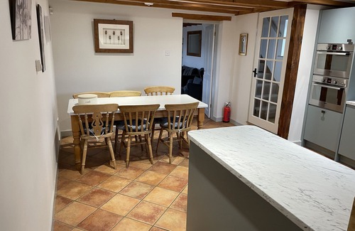 East Norton Cottage | STABLES COTTAGE, pet friendly, with a garden in Uppingham