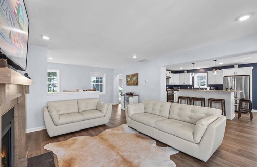 Captain's Cove House | Stacked Deck - Spectacular Bay Views - Waterfront!