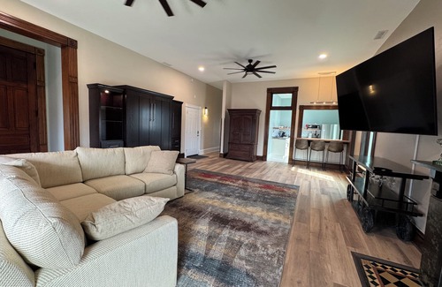 Babe Denny House | Stadium Stay #4 A 5 minute walk to Lucas Oil Stadium and free parking.