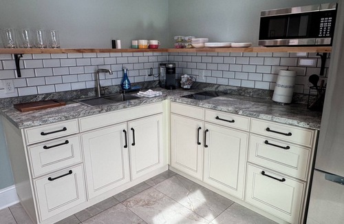 Babe Denny House | Stadium Stay #4 A 5 minute walk to Lucas Oil Stadium and free parking.