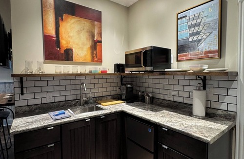Babe Denny House | Stadium Stays #1 in downtown INDY. A 5 minute walk to the stadium. Free parking.