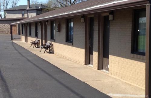 Athol Springs Hotel | Stadium View Inn